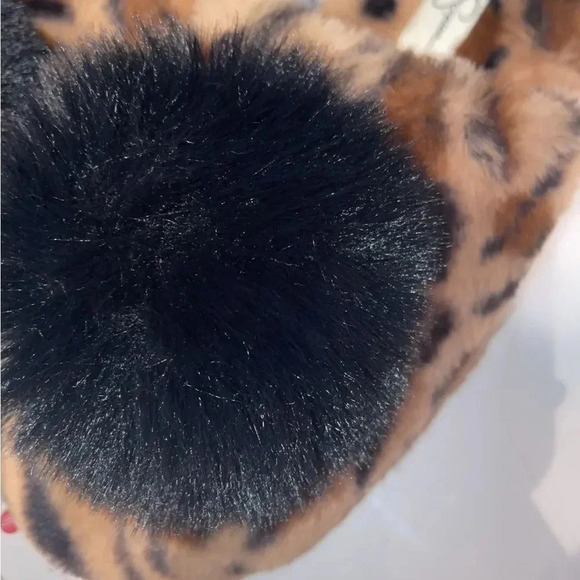 Jessica simpson leopard print slippers with black puff! Size M 7-8 - Picture 7 of 10